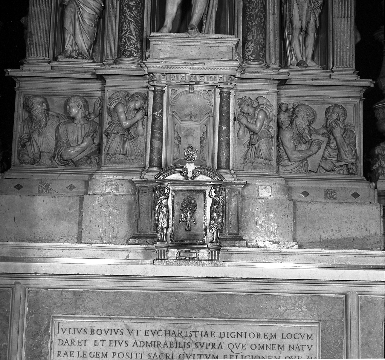 tabernacolo, elemento d'insieme di Montorsoli Giovanni Angelo (e aiuti) (sec. XVI)