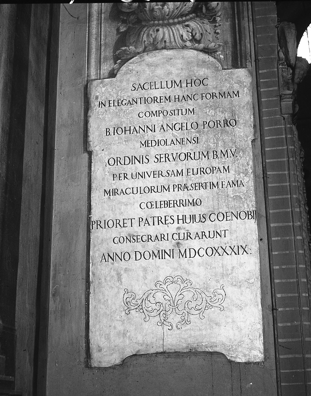 lapide commemorativa - manifattura emiliana (sec. XVIII)