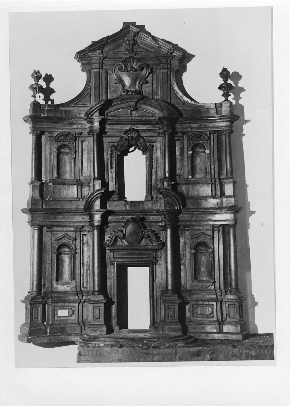 facciata di edificio ecclesiastico (modello architettonico) - ambito romano (fine/inizio secc. XVII/ XVIII)