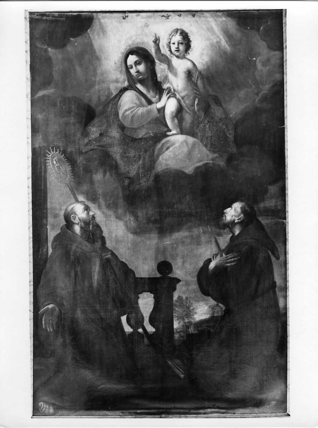 Madonna con Bambino in gloria con San Francesco d'Assisi e San Francesco di Paola (dipinto) di Cantarini Simone detto Pesarese (attribuito) (sec. XVII)