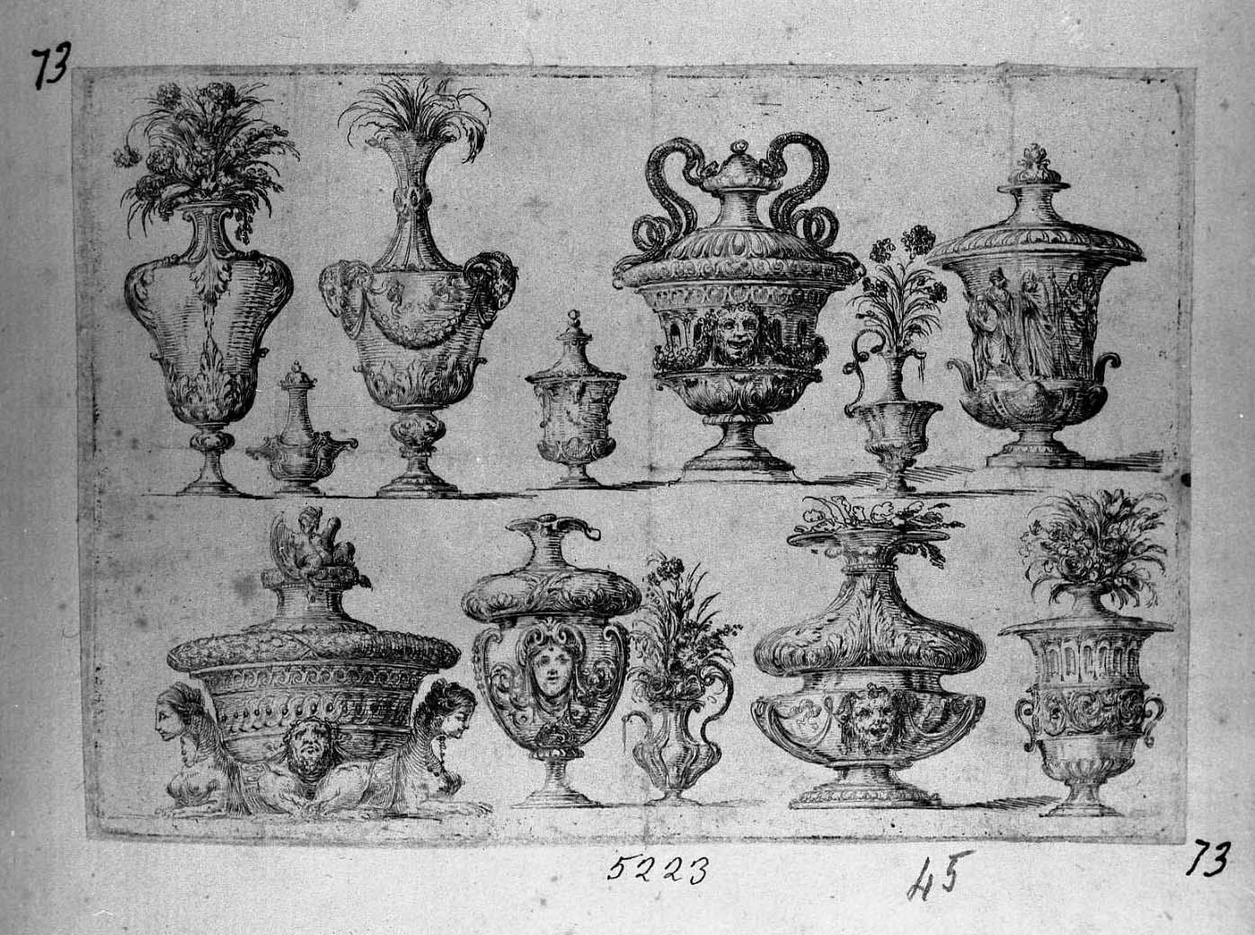 Dodici vasi antichi, alcuni con fiori (stampa) di Tesi Mauro (sec. XVIII)