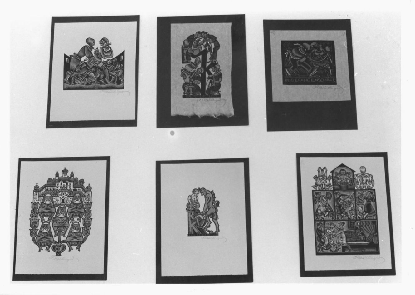 Scena erotica con manichino fasciato (stampa a colori, elemento d'insieme) di Kislinger Max (sec. XX)