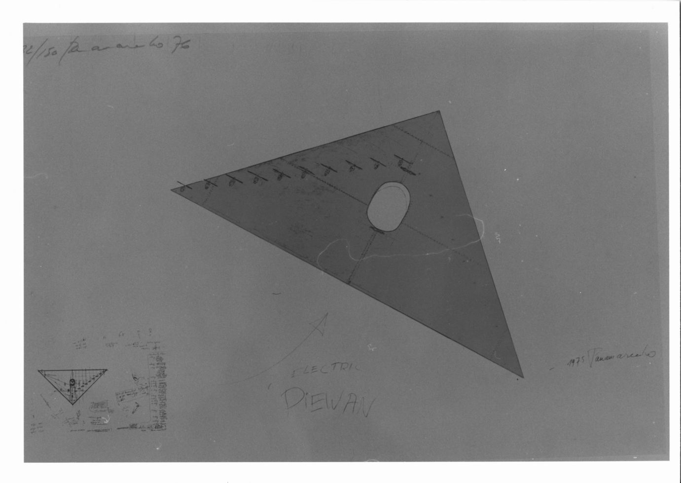 Composizione con triangoli (squadre) e scritte (stampa) di Van Herwegen Henri detto Panamarenko (sec. XX)