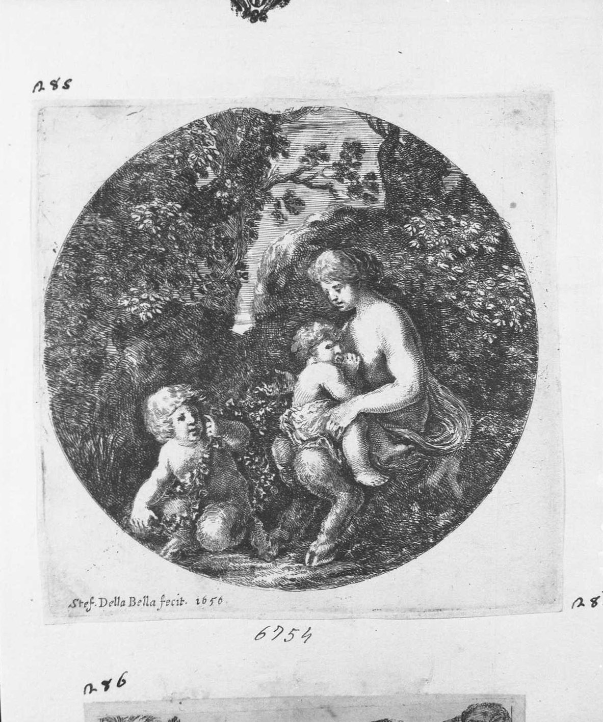 Satiressa che allatta un bambino, figure (stampa tagliata) di Della Bella Stefano (sec. XVII)