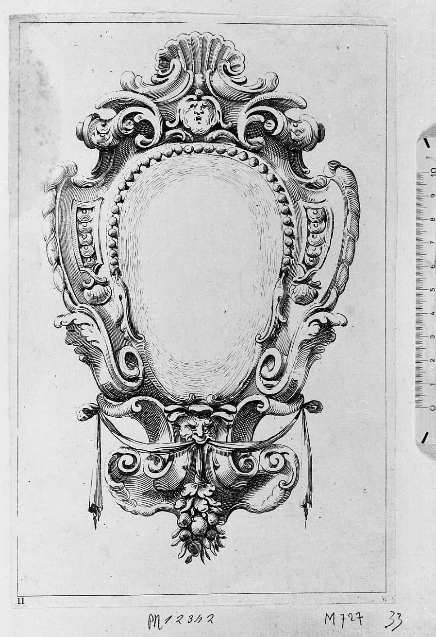 Ornato per cornice ovale con grottesche sopra e sotto, cornice architettonica con motivi decorativi e figure (stampa tagliata) di Mitelli Agostino (sec. XVII)