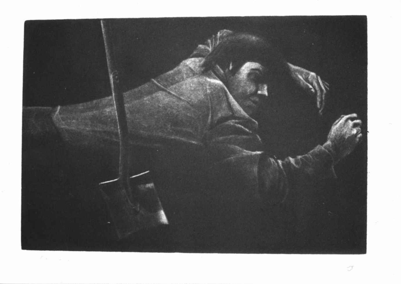 figura maschile riversa a terra e pala (stampa) di Nuoreva Marjatta (sec. XX)