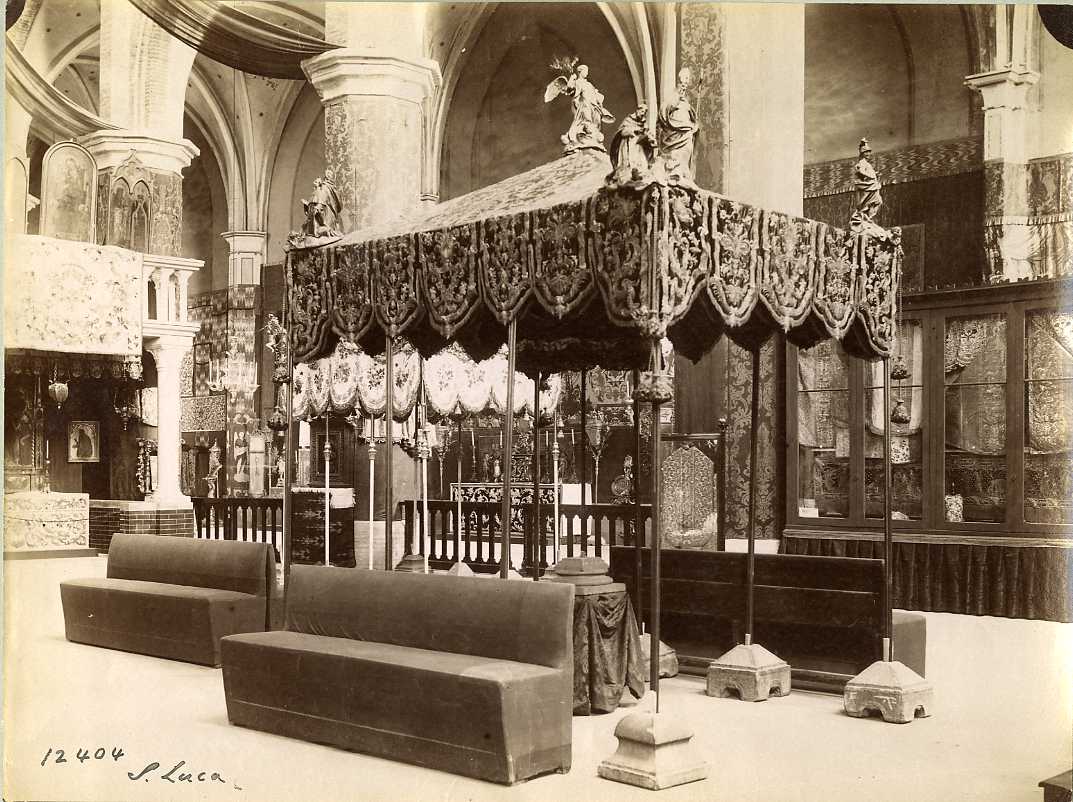 Bologna/ Chiesa di S. Francesco/ Veduta della chiesa durante la Mostra d'Arte Sacra, particolare del Baldacchino di S. Luca/ sec. XVIII (positivo) di Poppi, Pietro (ditta) - ambito Italia settentrionale, ambito Italia settentrionale (XX)