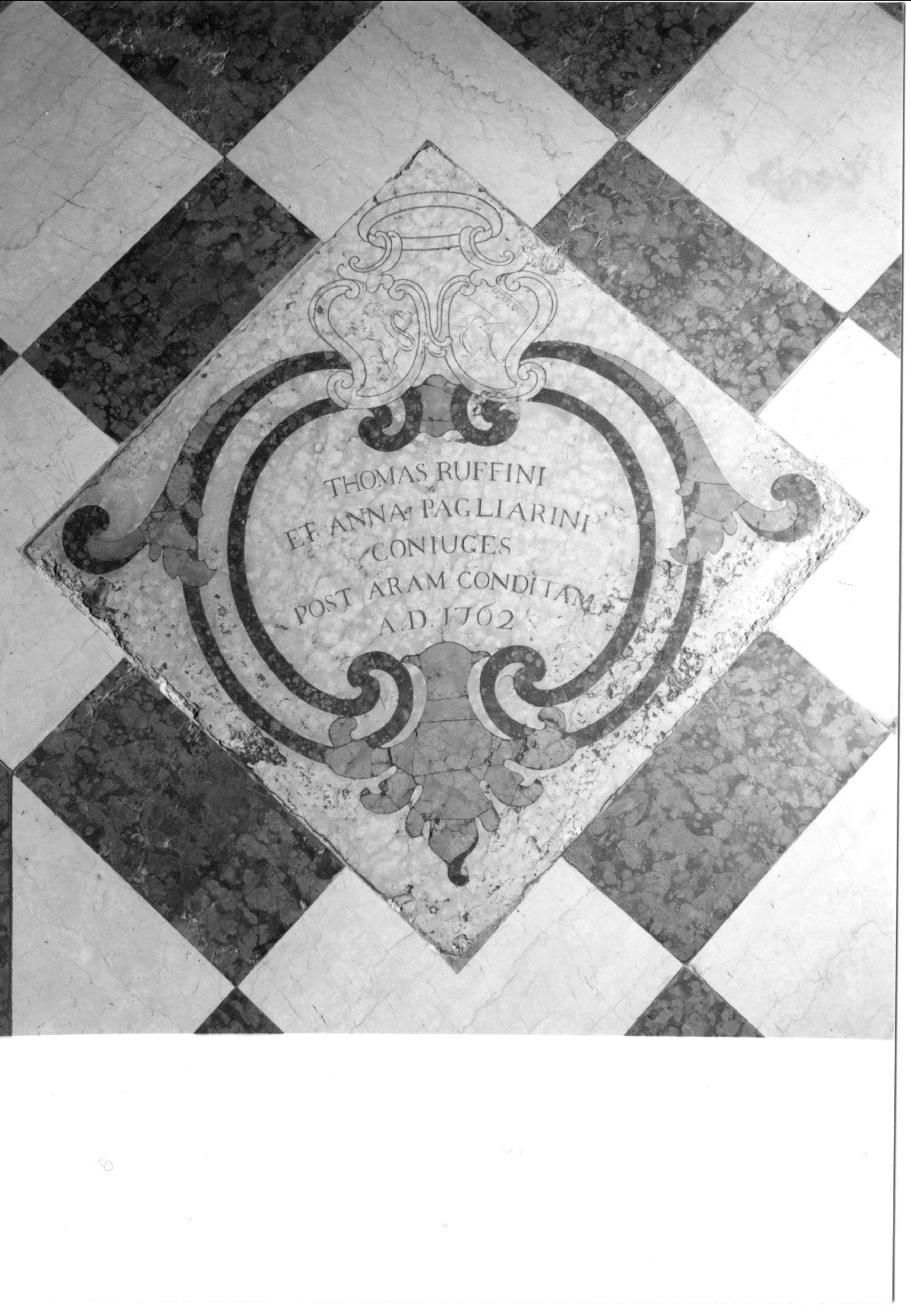 lastra tombale - manifattura ferrarese (sec. XVIII)