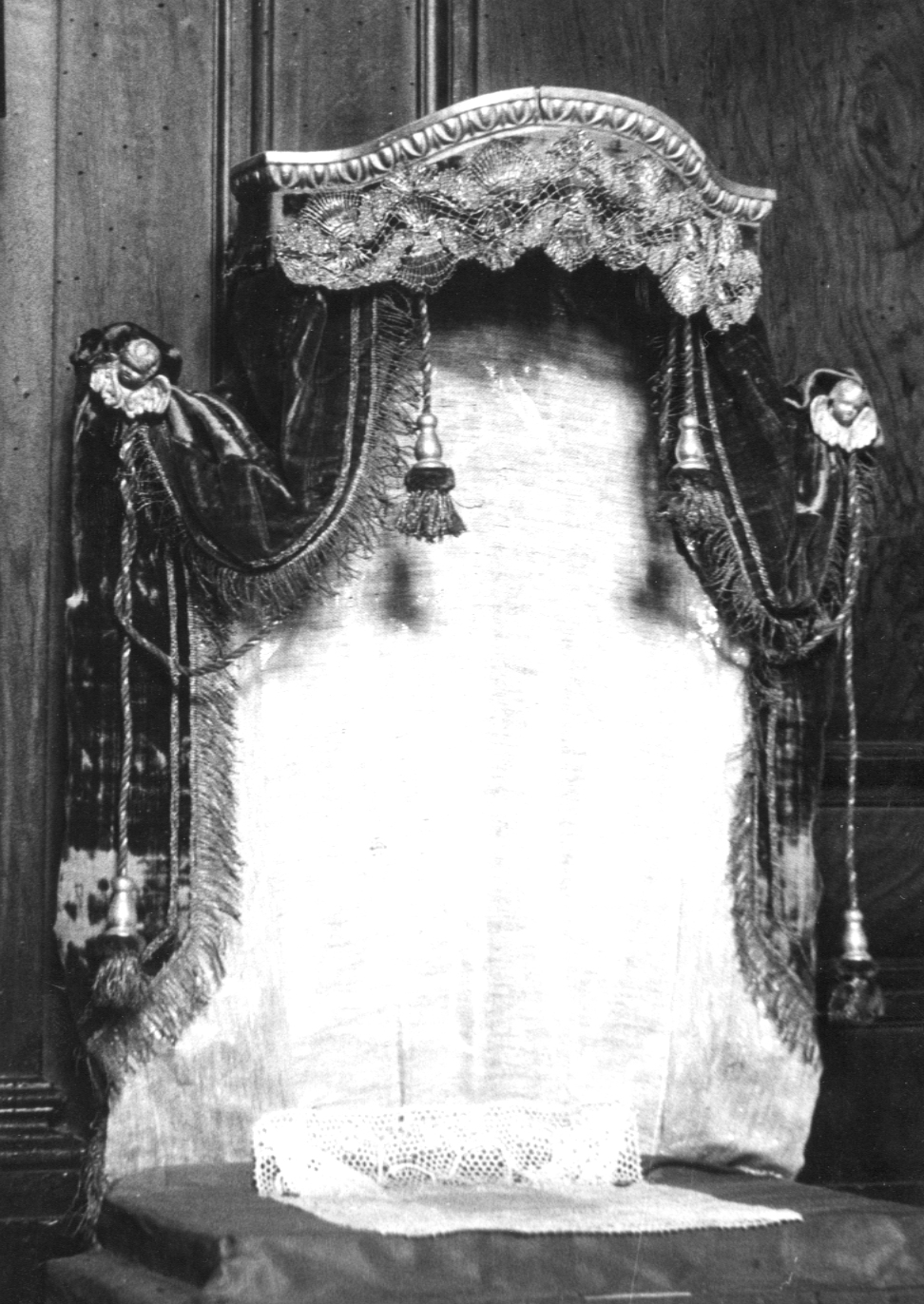 tronetto per esposizione eucaristica - a edicola - produzione bolognese (sec. XVIII)