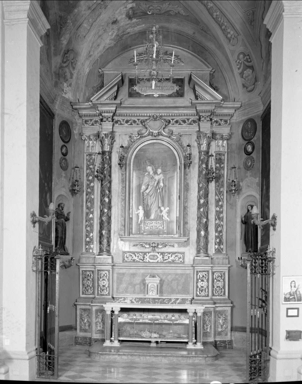 Madonna con Bambino (statua) di Ferrara Antonio - manifattura emiliana (sec. XX)