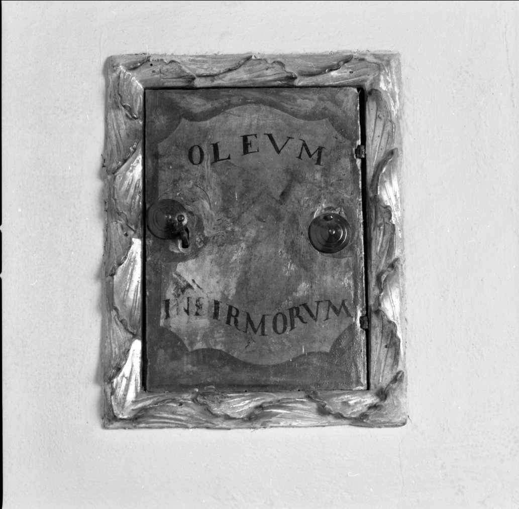 anta di armadietto per oli santi, serie - manifattura ferrarese (fine sec. XVII)