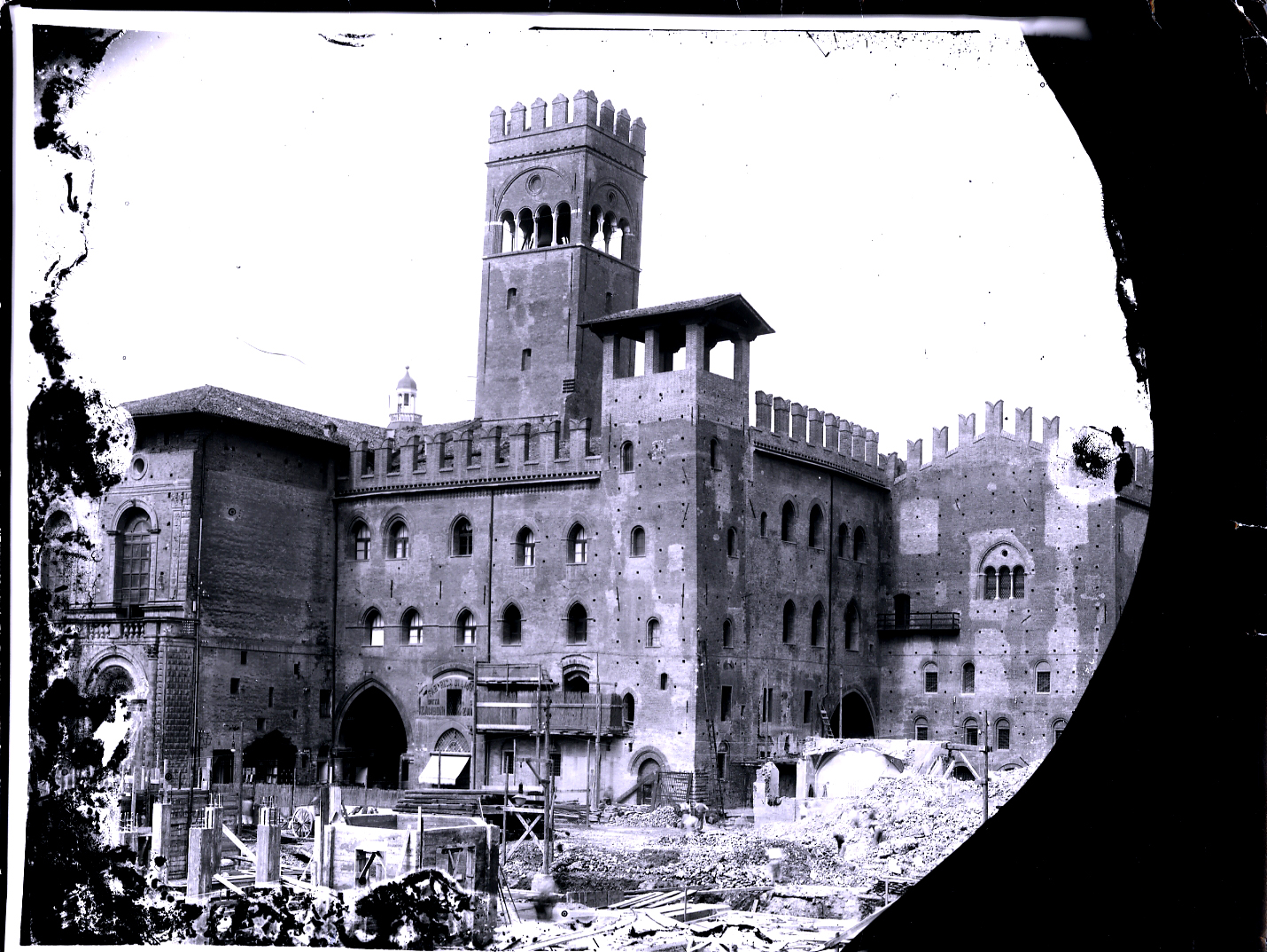 Bologna - Architetture - Restauri XX secolo - Cantieri (positivo) di Ragazzi, Franco, Lanzoni, Giovanni (XX/ XXI)