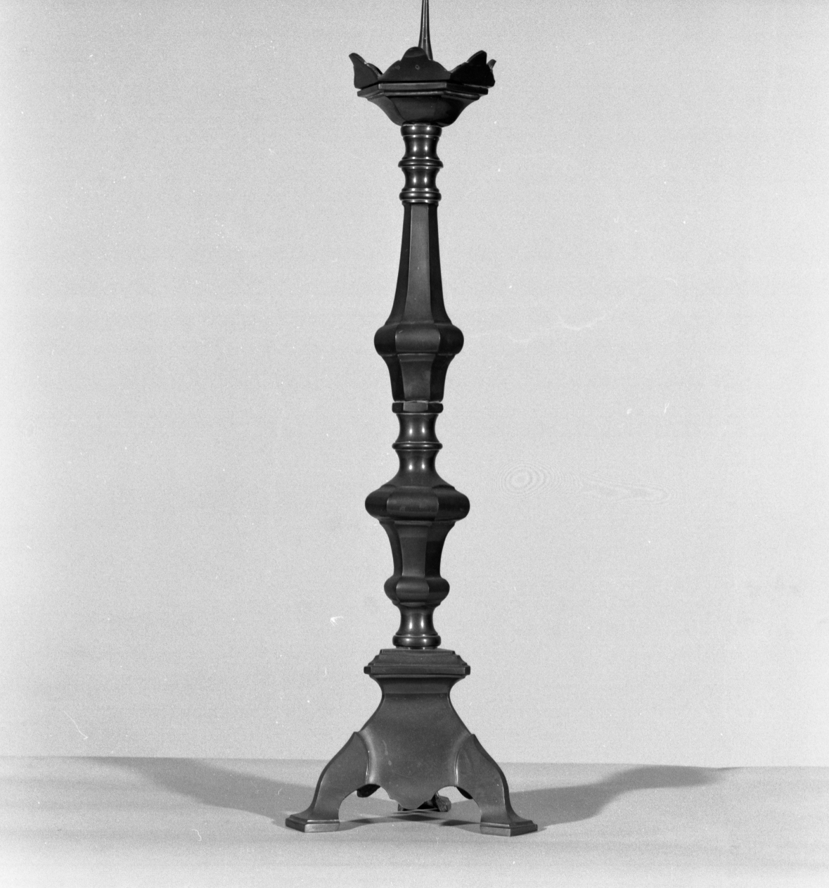 candeliere d'altare, serie - produzione italiana (sec. XIX)