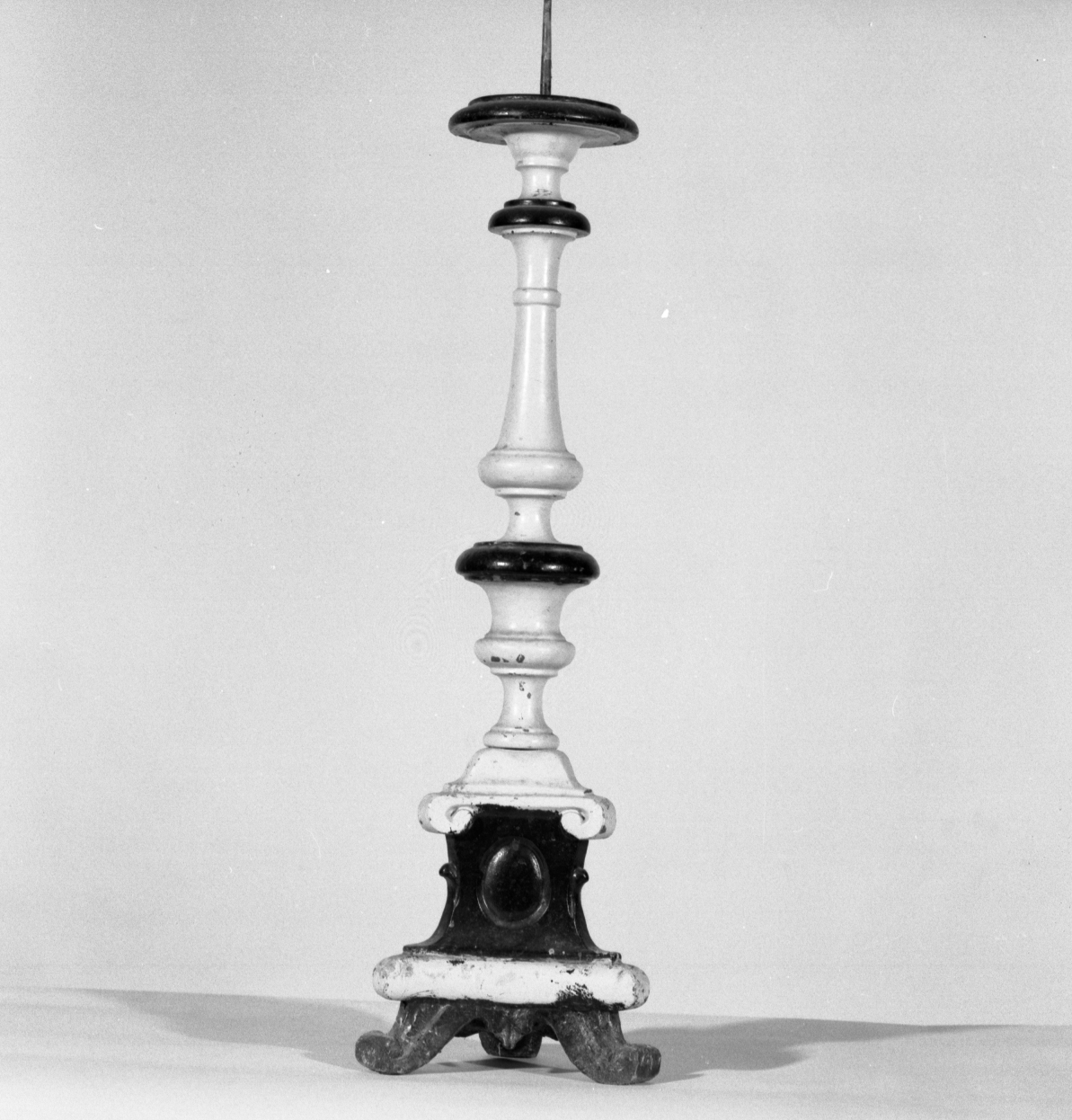 candeliere d'altare, serie - bottega italiana (sec. XVIII)