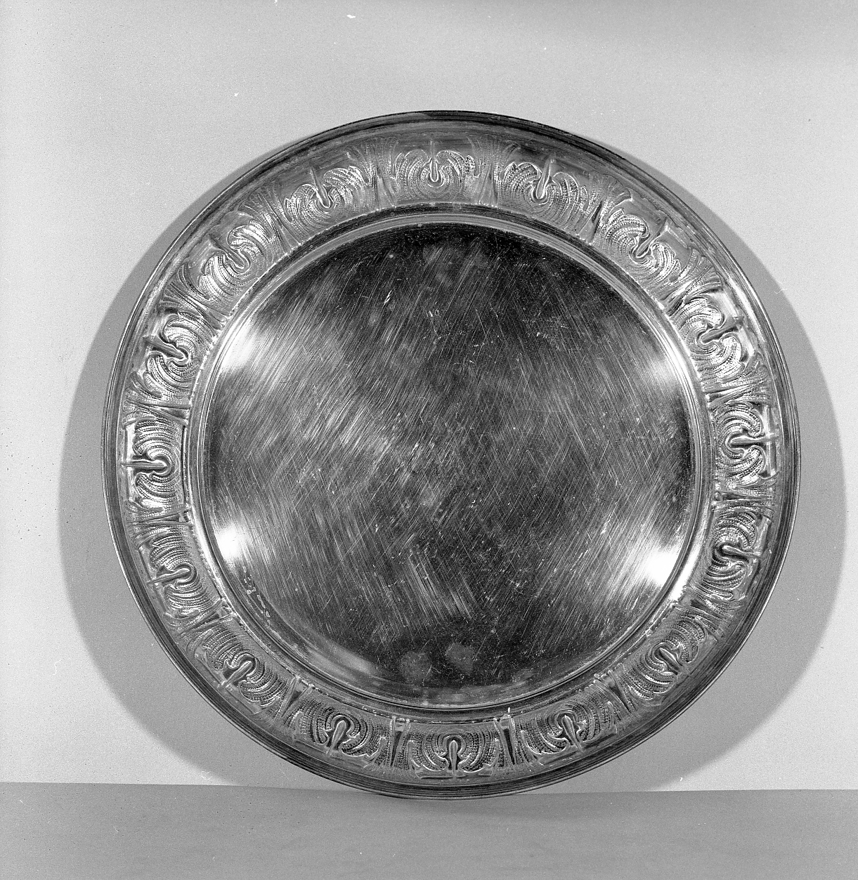 piatto per elemosine - produzione italiana (prima metà sec. XX)