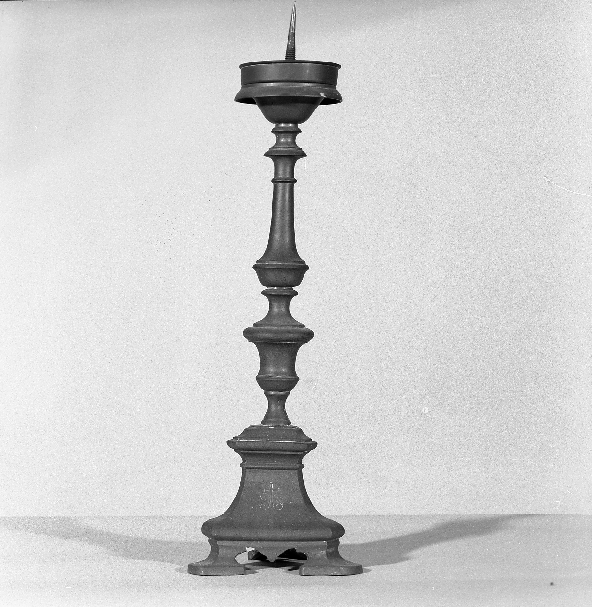 candeliere d'altare, serie - produzione italiana (sec. XIX)