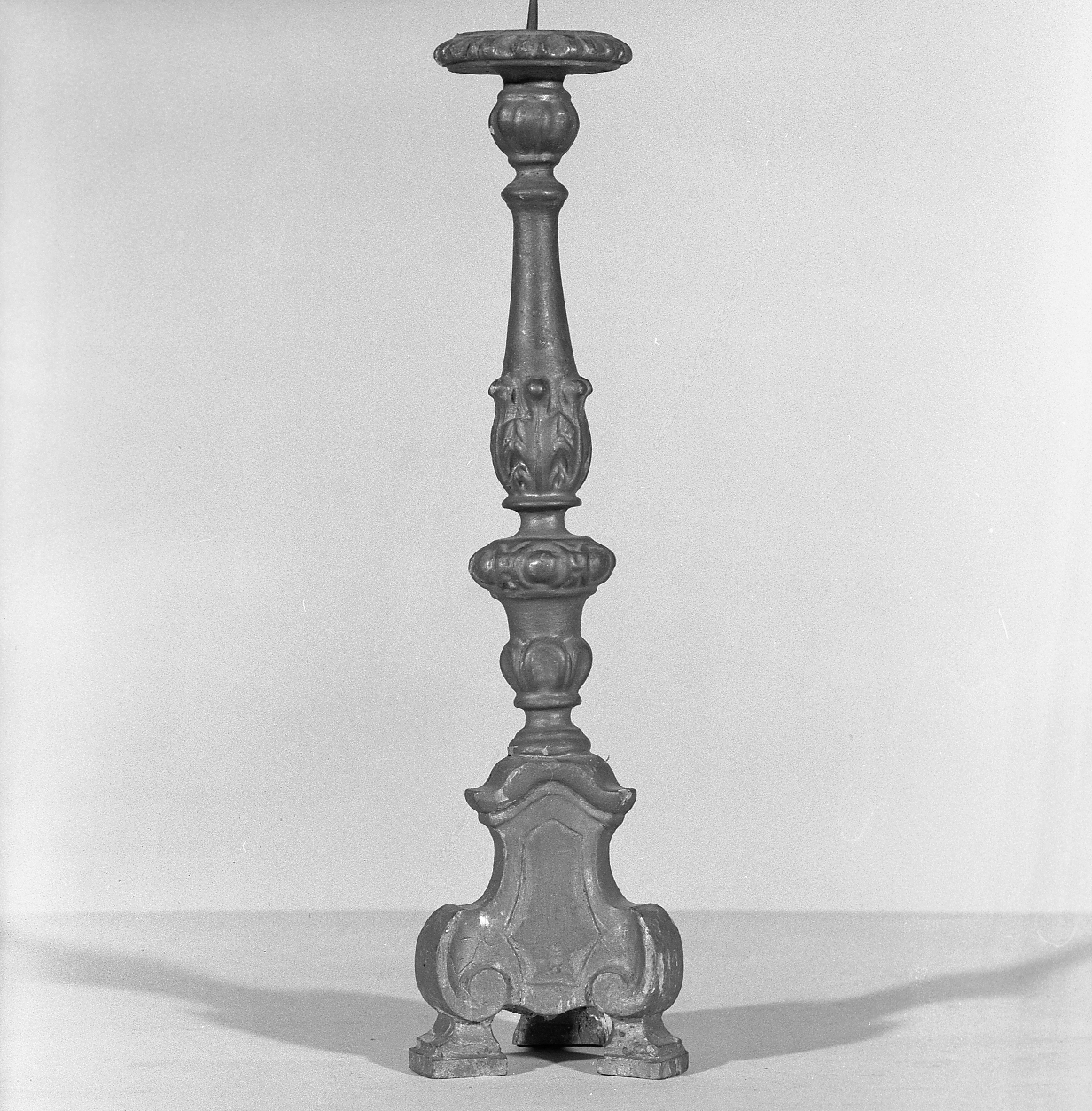 candeliere d'altare, serie - bottega italiana (secc. XVIII/ XIX)