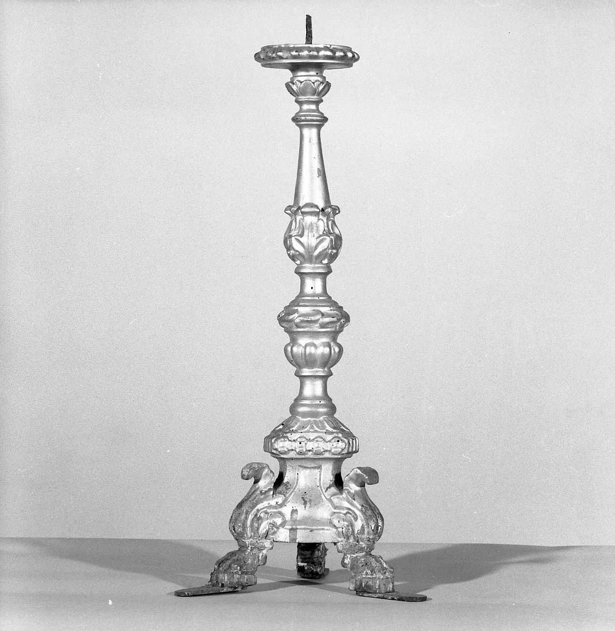 candeliere d'altare, serie - bottega italiana (sec. XVIII)