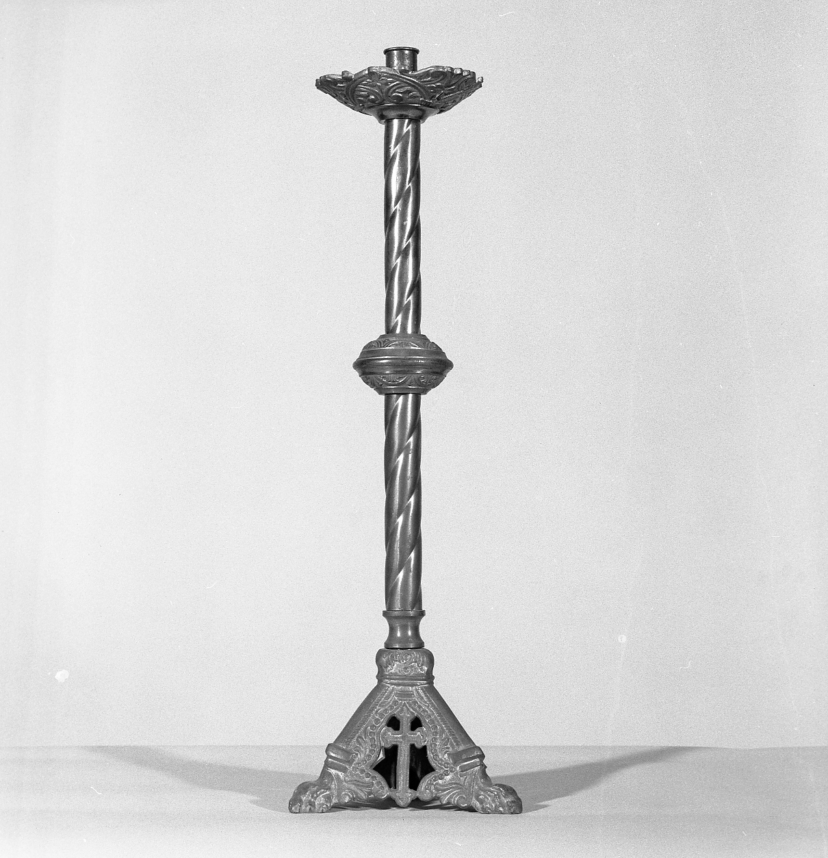 candeliere d'altare, serie - produzione italiana (primo quarto sec. XX)