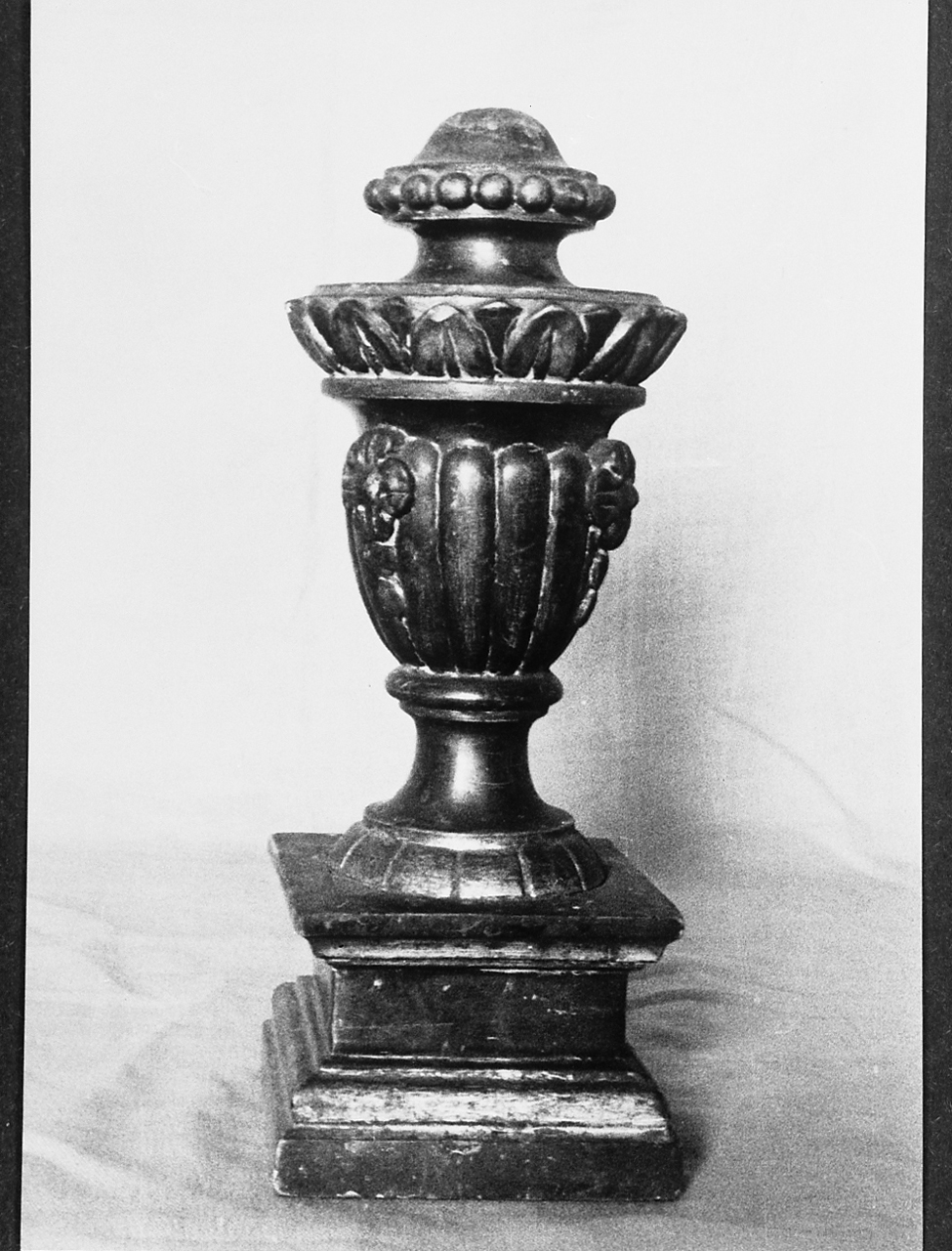 vaso d'altare, serie - bottega bolognese (fine/inizio secc. XVIII/ XIX)