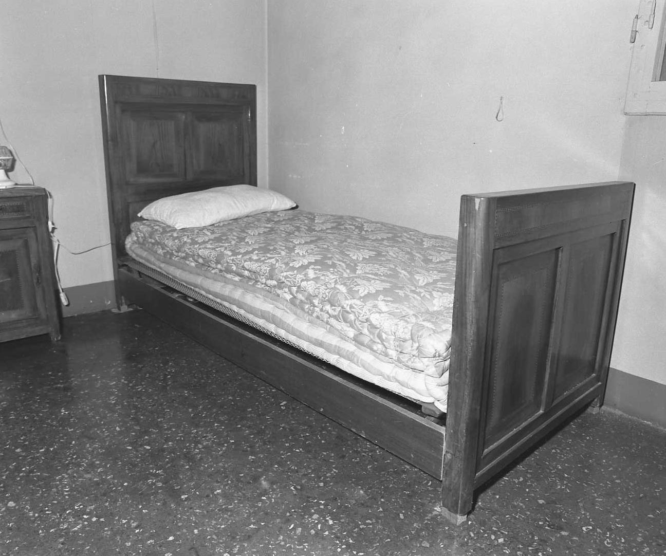 arredo da camera, insieme - bottega bolognese (prima metà sec. XX)