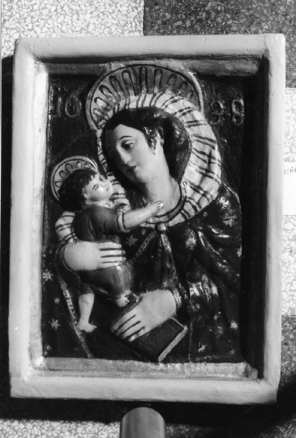 Madonna con Bambino (rilievo) - bottega imolese (sec. XVII)