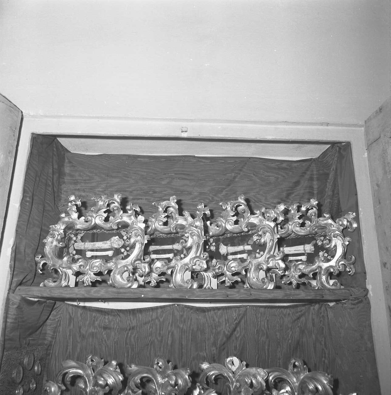 reliquiario a teca - a urna, serie - bottega italiana (sec. XVIII)