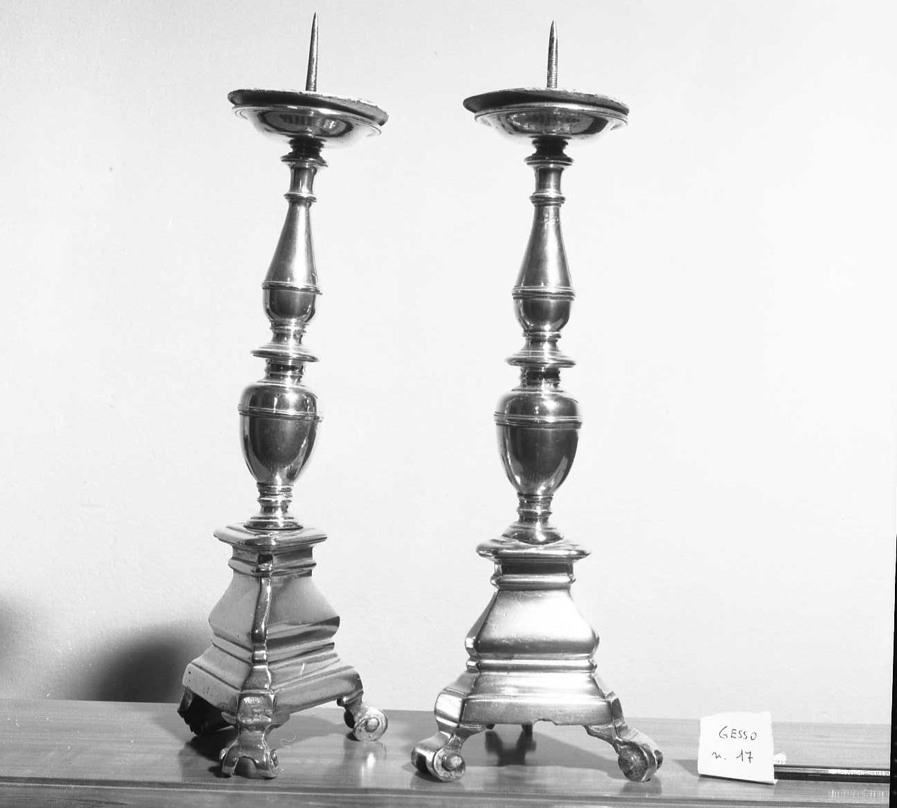 candeliere da chiesa, serie - bottega italiana (sec. XVII)