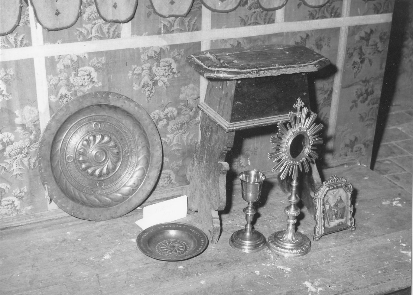 piatto per elemosine - bottega italiana (sec. XVI)