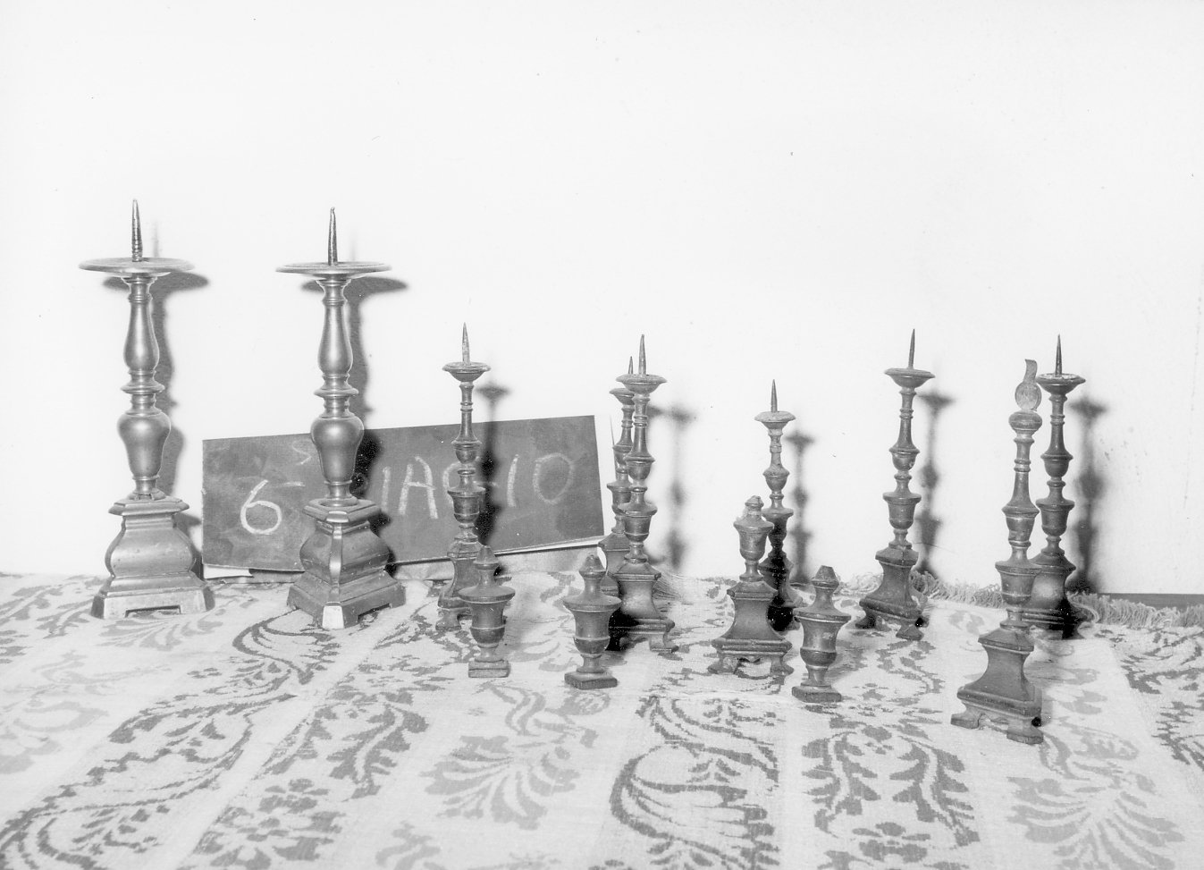 candeliere da chiesa, serie - bottega italiana (sec. XVIII)