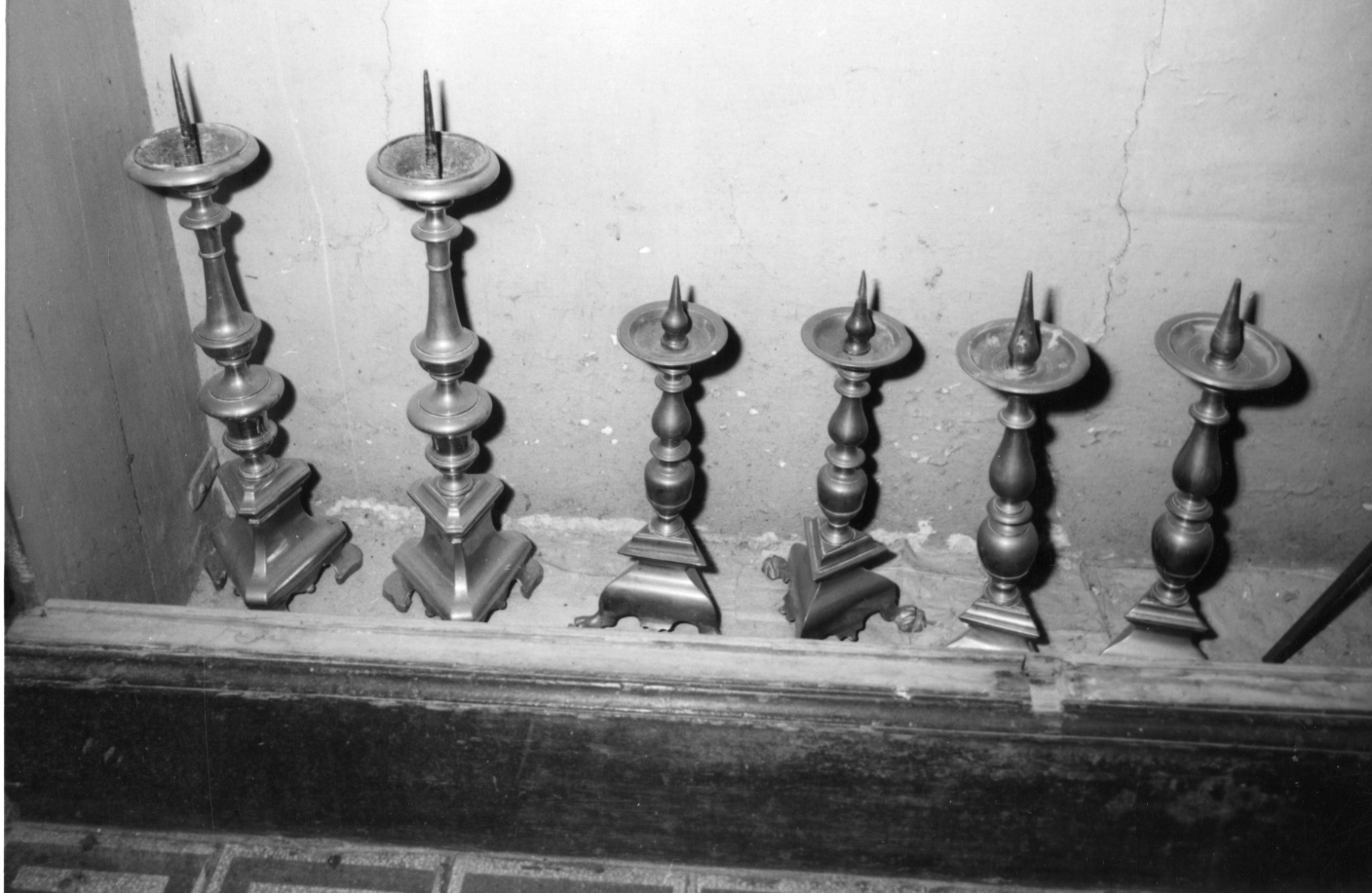 candeliere da chiesa, serie - bottega italiana (sec. XVIII)