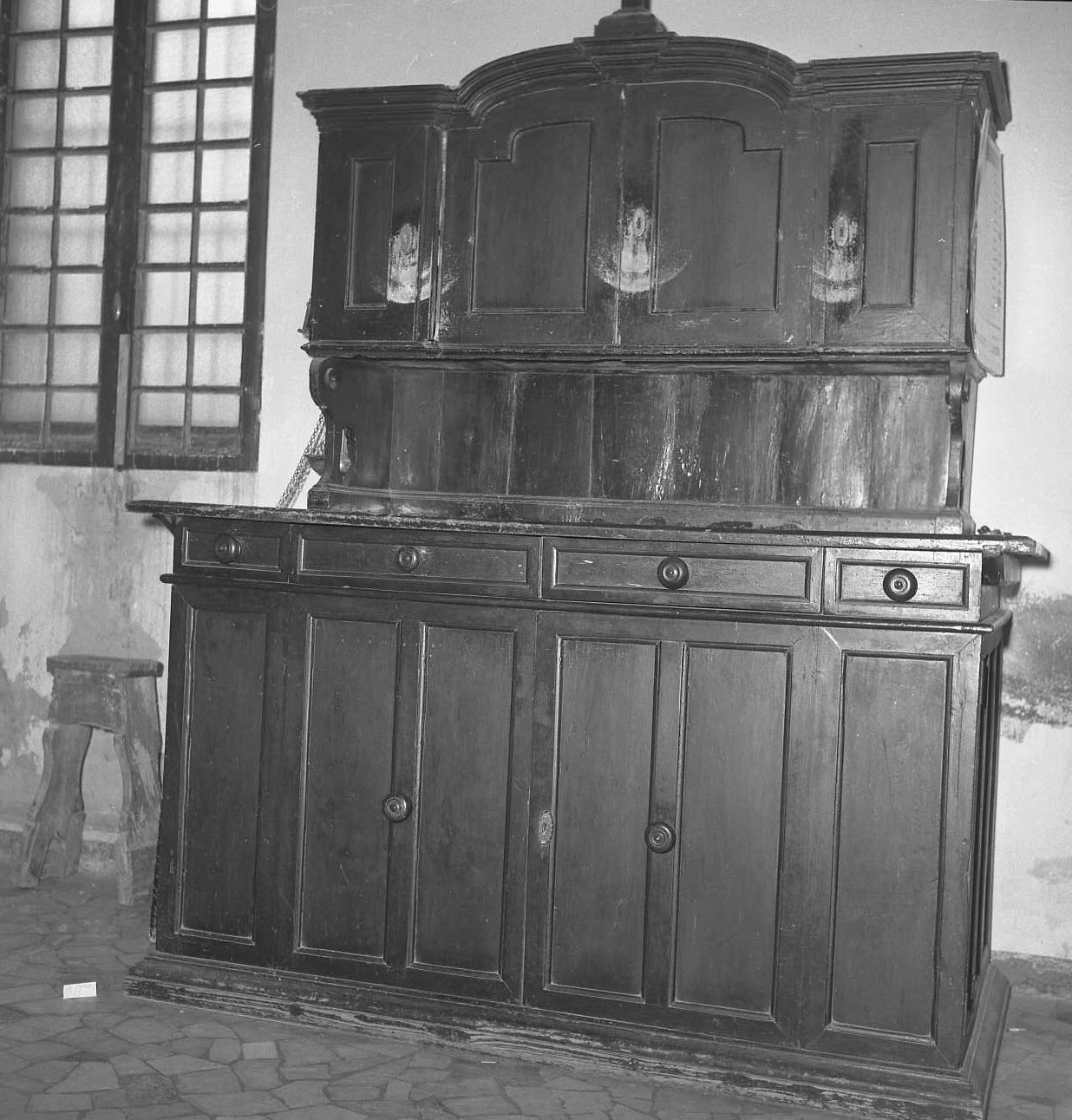 mobile da sacrastia con alzata - bottega italiana (sec. XVII)