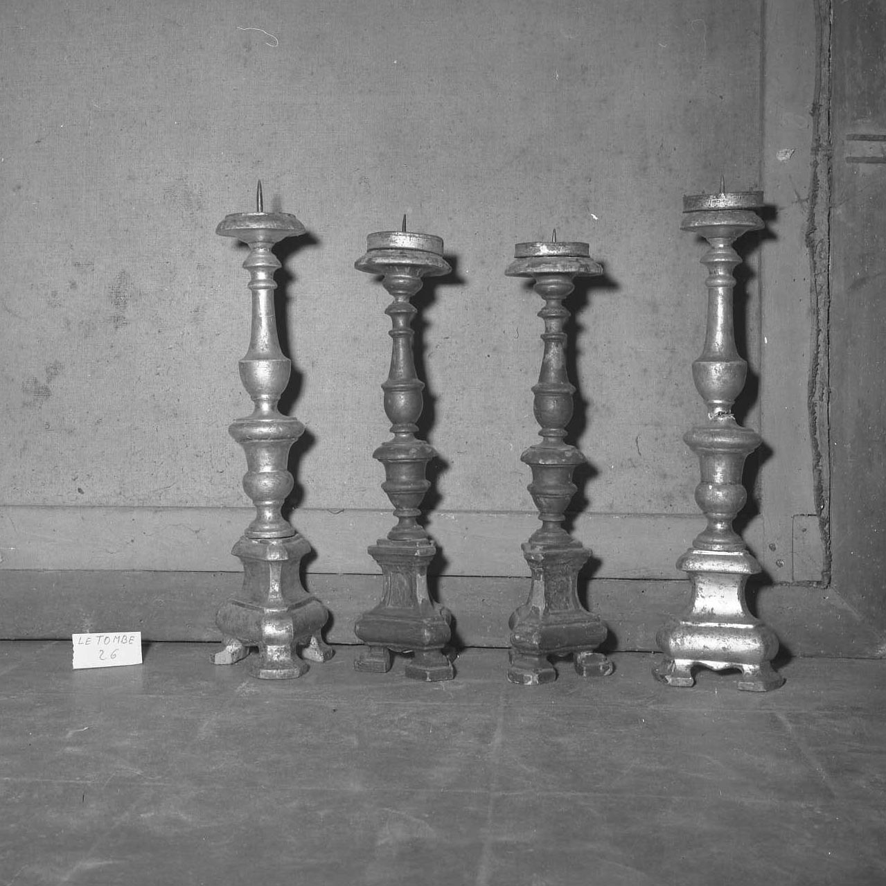 candeliere da chiesa, serie - bottega italiana (sec. XVIII)