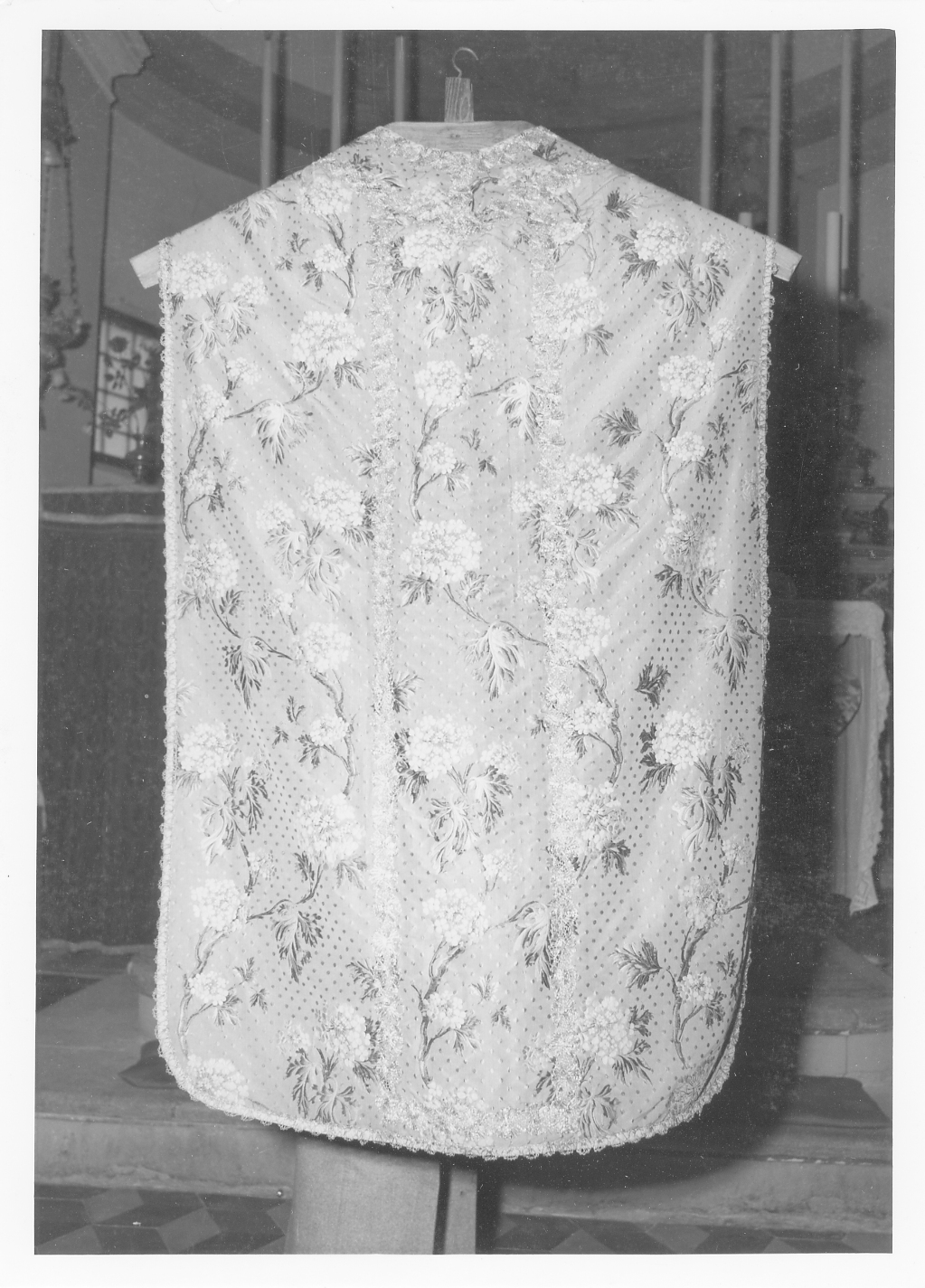 paramento liturgico - in terzo - manifattura italiana (sec. XVIII)