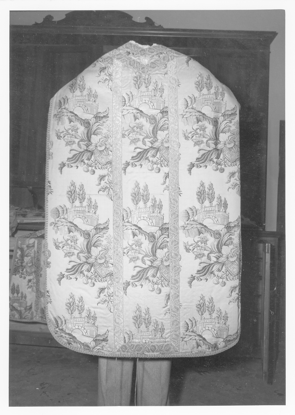 paramento liturgico - in terzo - manifattura italiana (sec. XVIII)