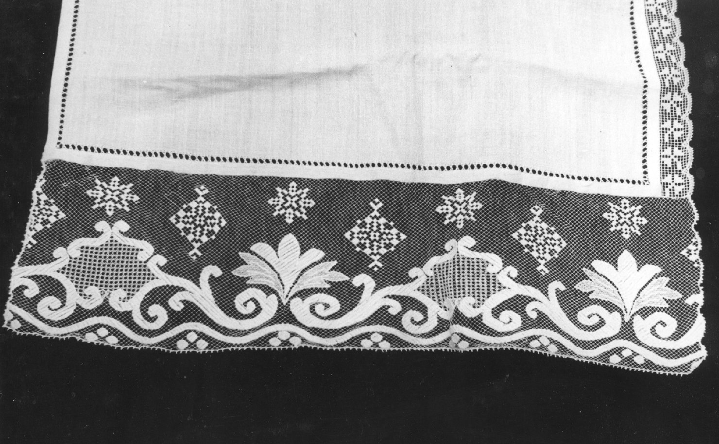 tovaglia - manifattura italiana (?) (secc. XIX/ XX)