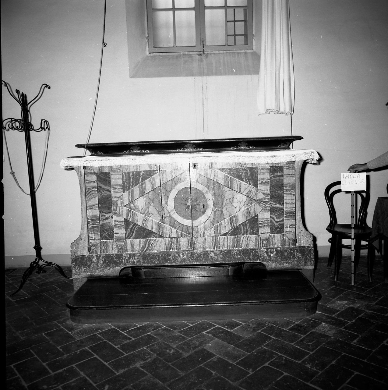 credenza - manifattura emiliana (sec. XVIII)