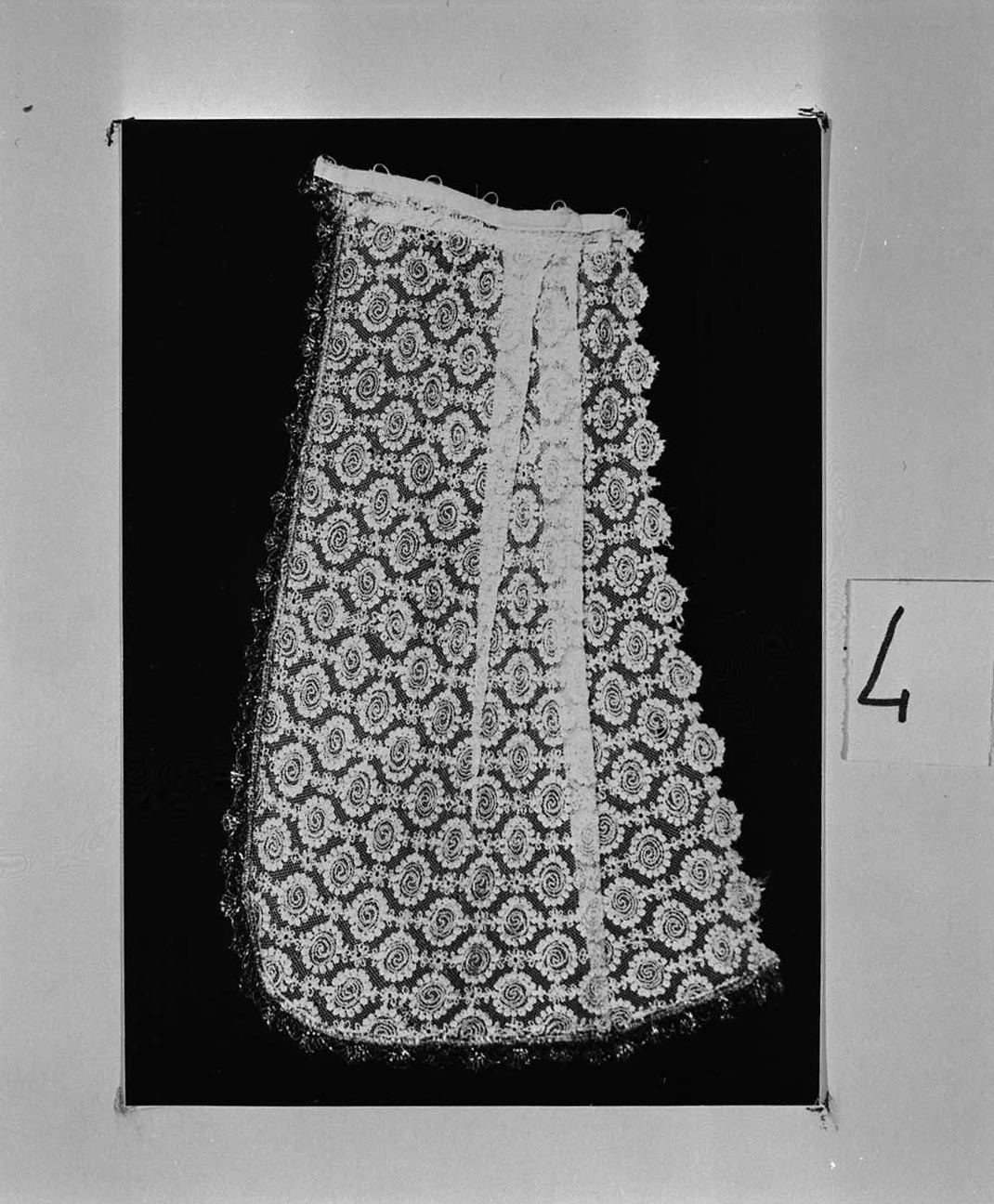conopeo di tabernacolo - manifattura bolognese (seconda metà sec. XX)