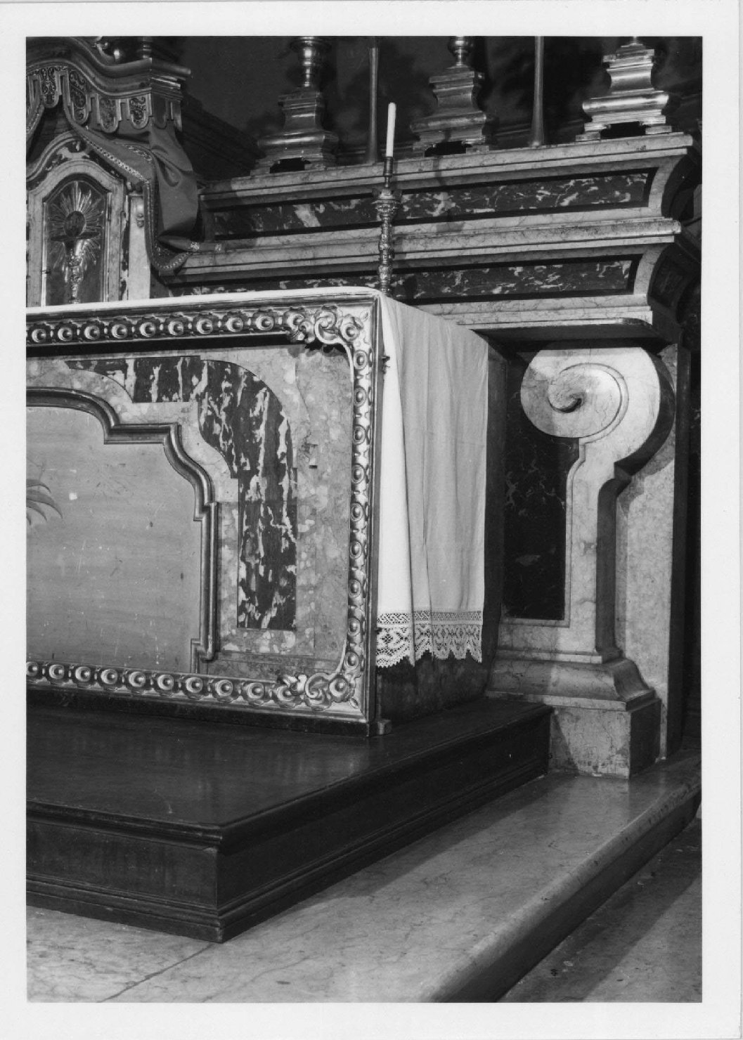 altare maggiore di Galli Bibiena Francesco (sec. XVIII)