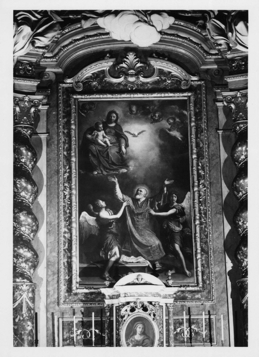 San Filippo Neri in estasi sorretto da due angeli con la Madonna e il Bambino (pala d'altare) di Barbieri Giovanni Francesco detto Guercino (sec. XVII, sec. XVII)