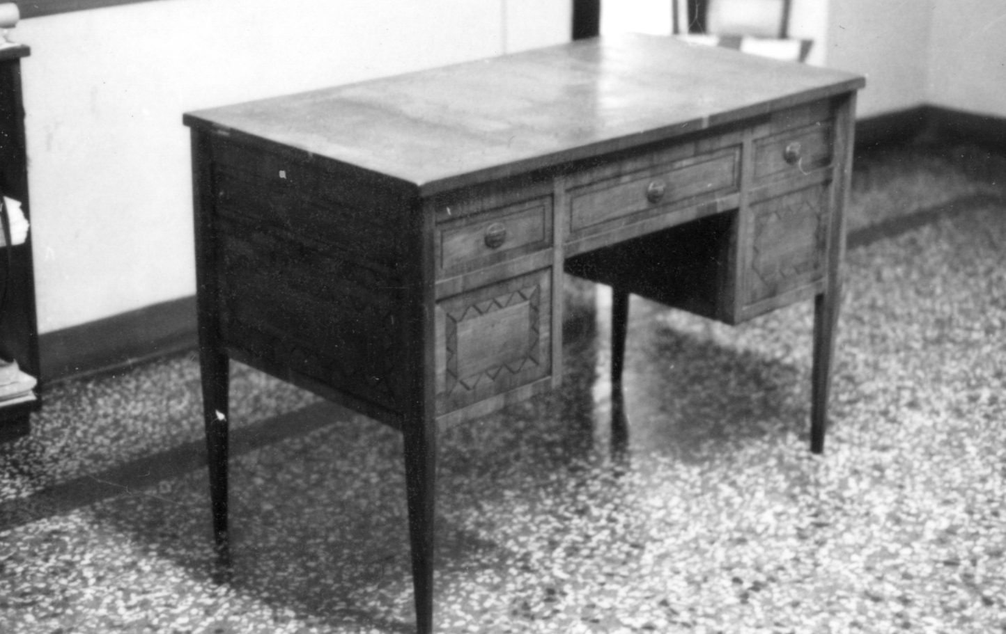 scrivania - produzione italiana (secc. XVIII/ XIX)