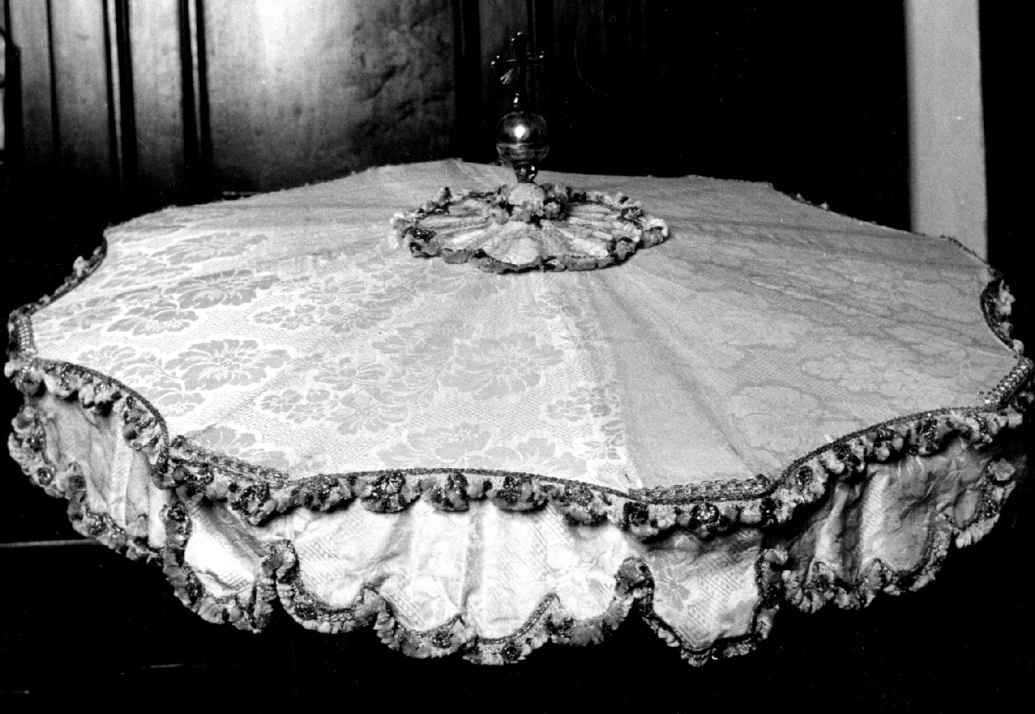 ombrellino processionale - manifattura italiana (sec. XVIII)