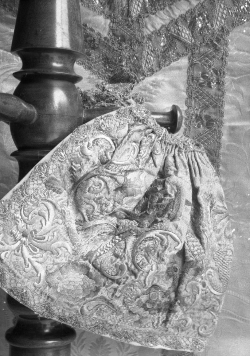 conopeo di pisside - manifattura italiana (sec. XVIII)