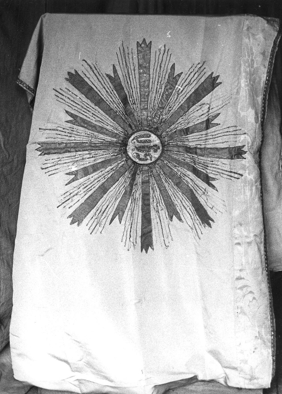 monogramma cristologico (velo omerale) - manifattura italiana (sec. XVII)