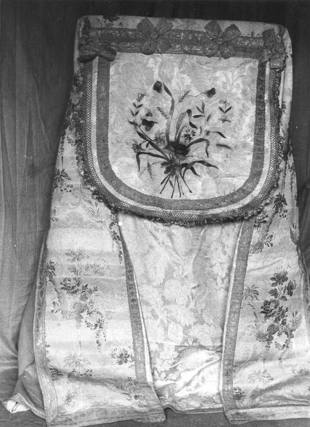 piviale - manifattura bolognese (sec. XVIII)