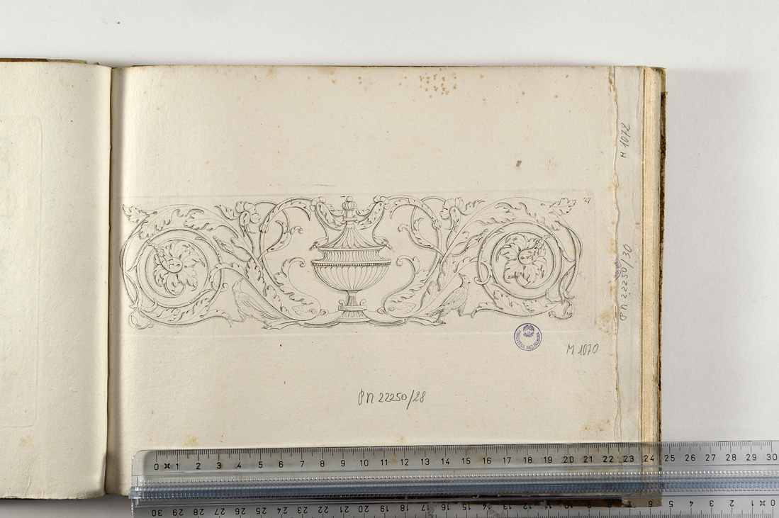 motivi decorativi a girali vegetali con vaso (stampa) di Magazzari Giovanni (sec. XIX)