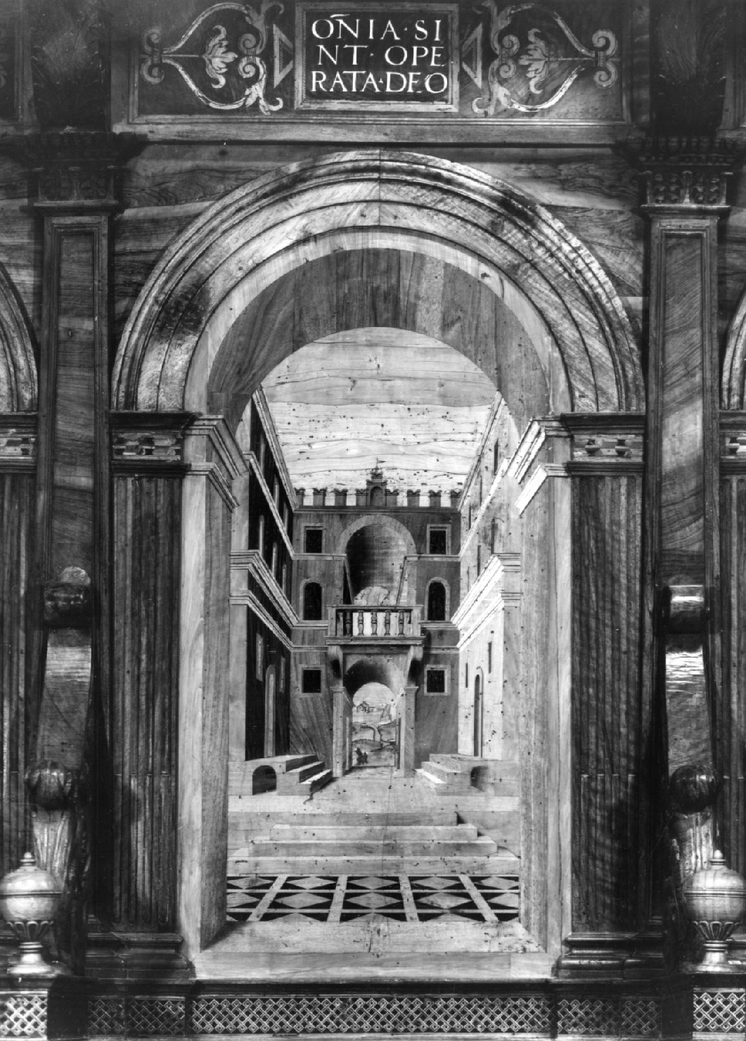 prospettiva architettonica (decorazione a intarsio, elemento d'insieme) di De Marchi Biagio (sec. XVI)