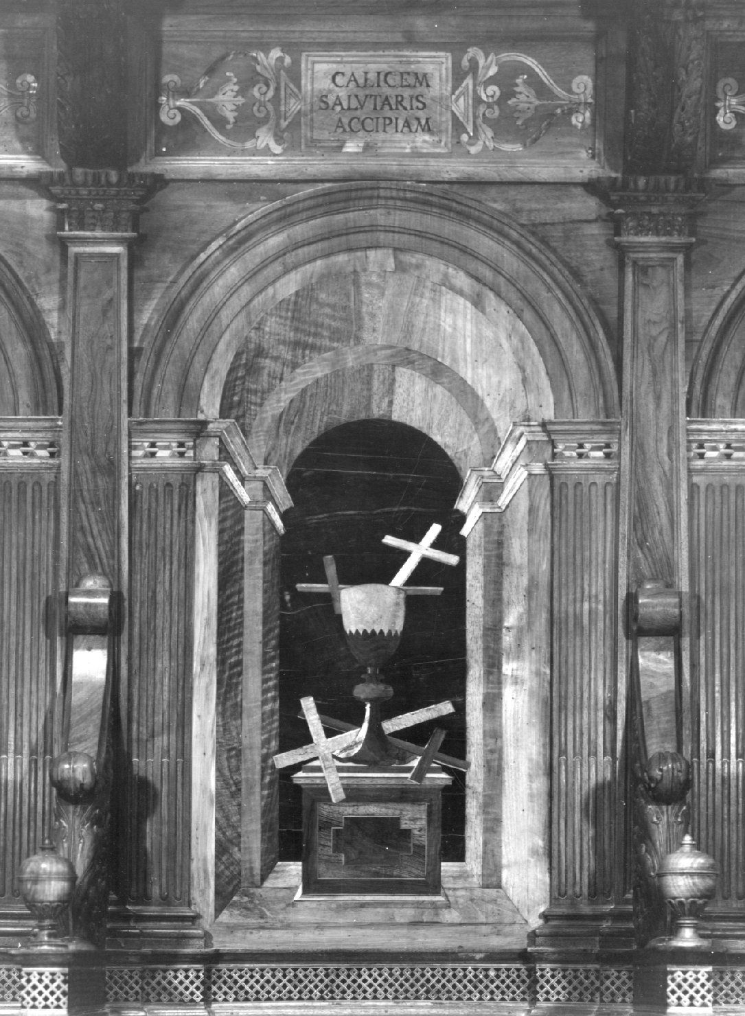 quattro croci e un calice (decorazione a intarsio, elemento d'insieme) di Natali Giovan Battista, Levanti Antonio (sec. XVII)