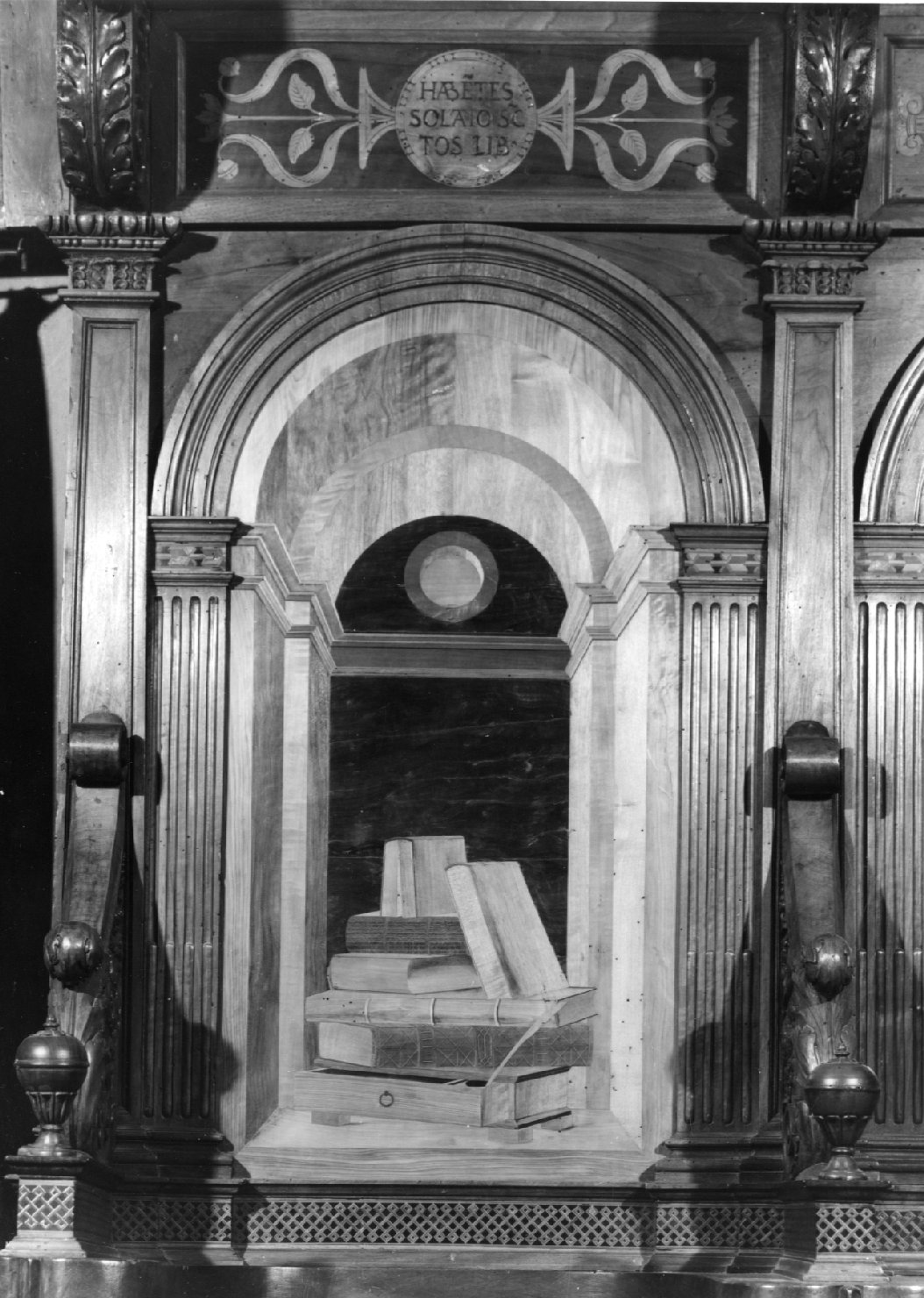 cassetto e libri (decorazione a intarsio, elemento d'insieme) di Natali Giovan Battista, Levanti Antonio (sec. XVII)