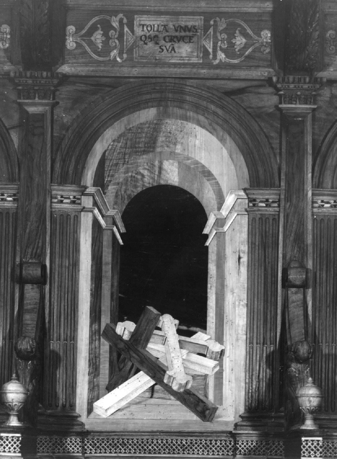 croci (decorazione a intarsio, elemento d'insieme) di Natali Giovan Battista, Levanti Antonio (sec. XVII)